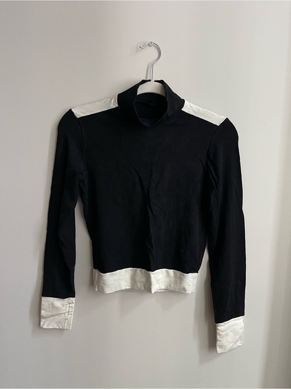 Black and White Turtleneck Colorblock Long Sleeve Top